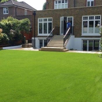 artificial-grass-for-back-gardens_028-350x350